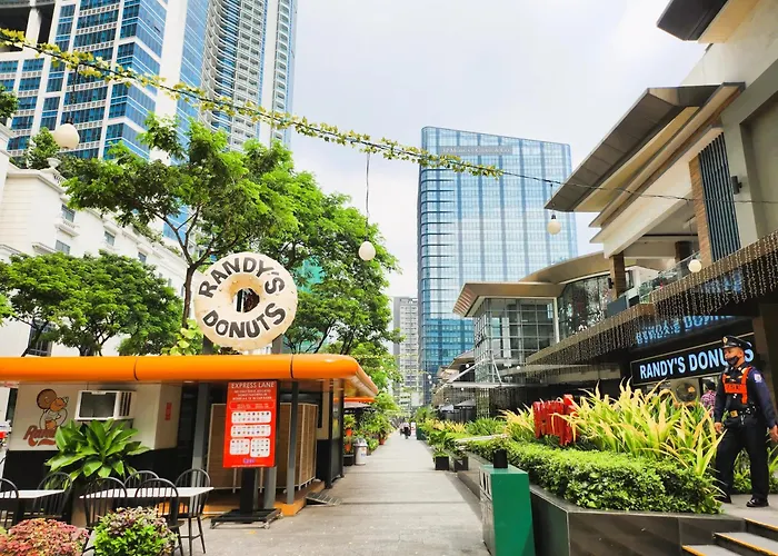 Bgc One Uptown King Bed 3 Min Walk To Malls And Restaurants Apartment Manila