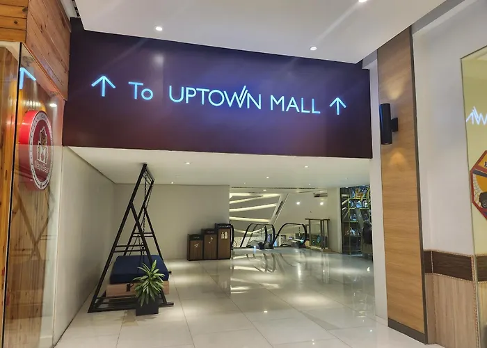 Apartment Bgc One Uptown King Bed 3 Min Walk To Malls And Restaurants Manila