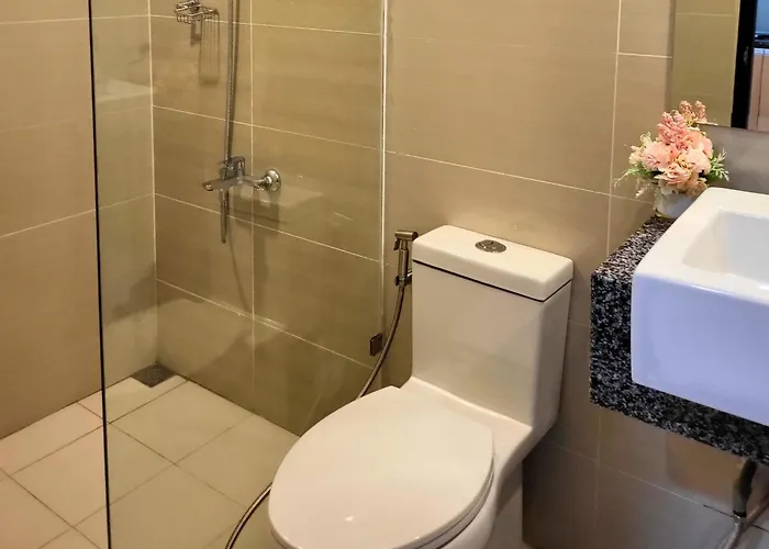 Apartment Bgc One Uptown King Bed 3 Min Walk To Malls And Restaurants Manila