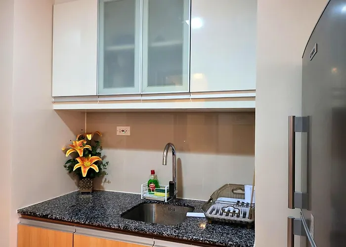 Bgc One Uptown King Bed 3 Min Walk To Malls And Restaurants