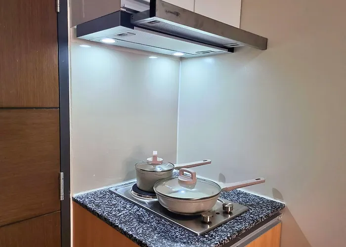 Apartment Bgc One Uptown King Bed 3 Min Walk To Malls And Restaurants Manila