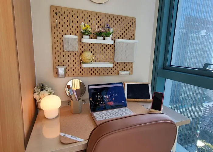Bgc One Uptown King Bed 3 Min Walk To Malls And Restaurants Apartment Manila