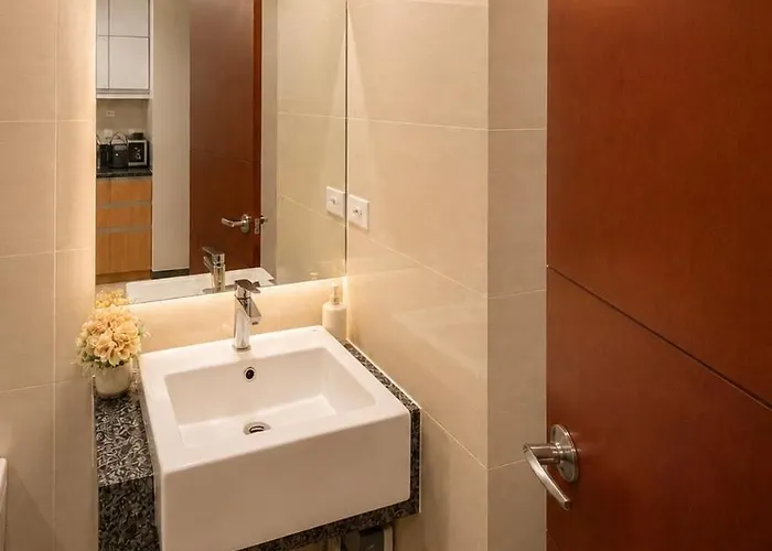 Apartment Bgc One Uptown King Bed 3 Min Walk To Malls And Restaurants *