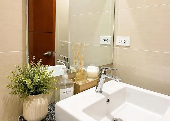 Bgc One Uptown King Bed 3 Min Walk To Malls And Restaurants Apartment Manila